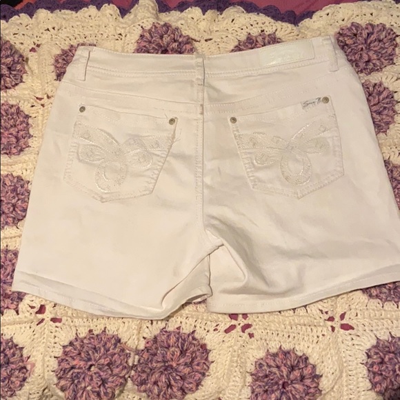 SEVEN7 WHITE UTILITY SHORT - embroidered backside - Picture 2 of 2